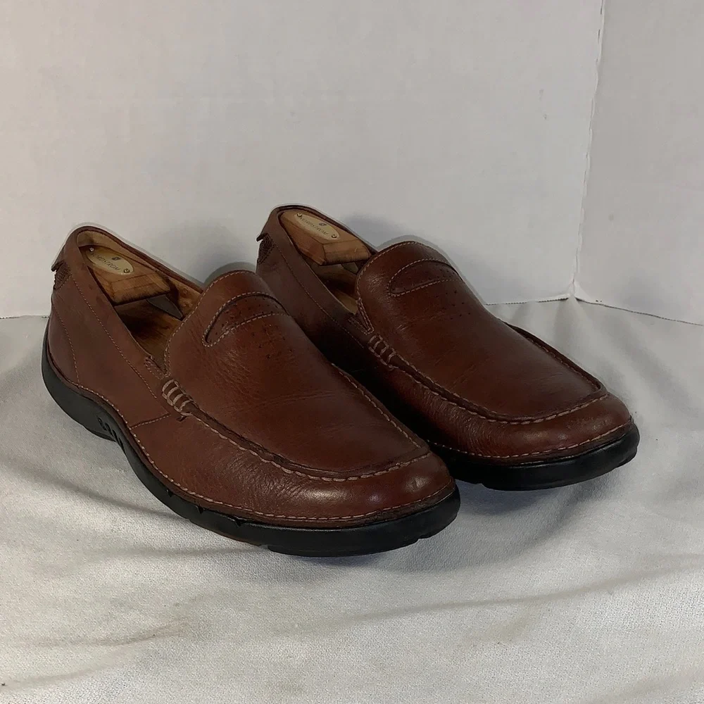 Clarks Men's Brown Leather Slip-On Loafers with Black Outsole
